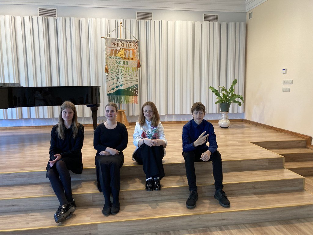 skolas beigšanas eksāmenu diena (1a)_1024x768