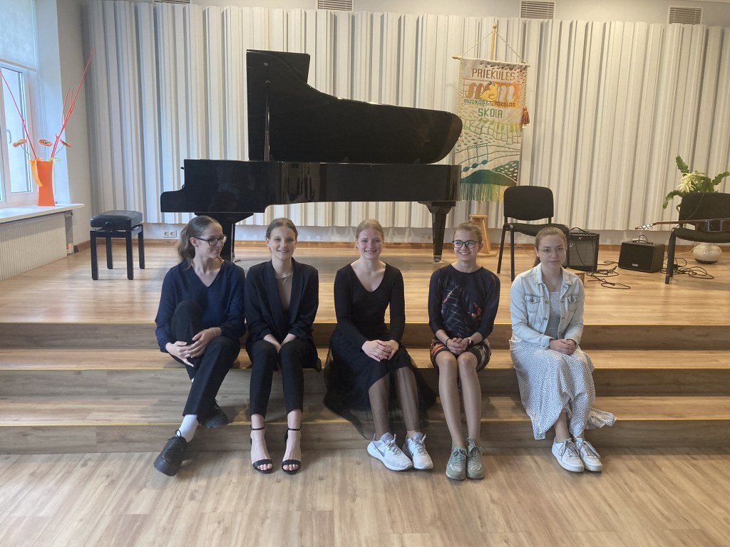 skolas beigšanas eksāmenu diena (7)_1024x768