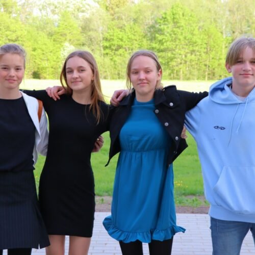 skolas beigšanas eksāmenu diena_1024x683