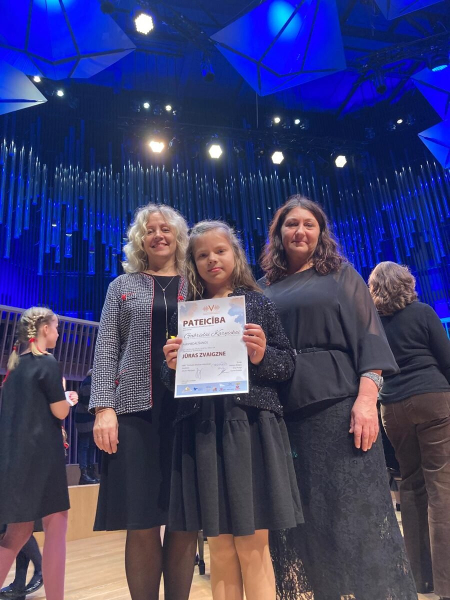 Skolas audzēknes piedalās konkursā Ventspilī
